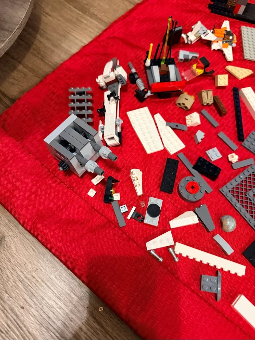 Legos mixed odd lot 2.9 lbs with Star Wars minifigures